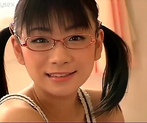 Japonesas totó rapariga ami tokito em seu quarto rosa