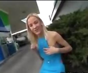Gadis yang fucked di tandas gas stesen prt1 ... bmw