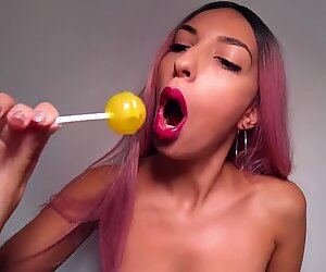 Erotisk asmr - rød læbestift slikkepind drille - sugende og slikende lyde