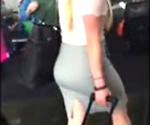 PAWG IN TIGHT SKIRT