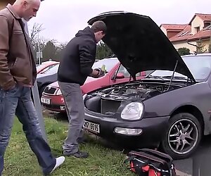 Car-repairs man is seduced by a muscle man
