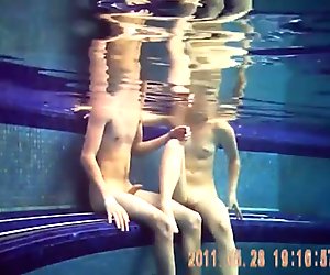 Games in the nude pool - Giochi in piscina nudista