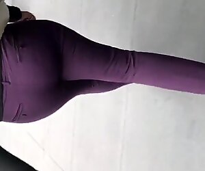 Dużyki tulek milfy w fioletowych spodniach Sukienka