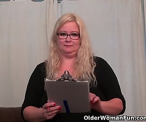 미국인 미국인여 뚱보 중년 여성 지 섹시한 섹시한 남자들이 사무실에서 삽입